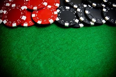 SA Gaming Dragon Tiger card game setup with dealer and live broadcast display